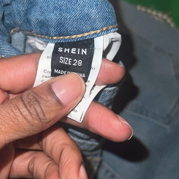 SHEIN Blue and White Jean Shorts with Distressed Design size 28 Stretch Denim - Picture 6 of 7